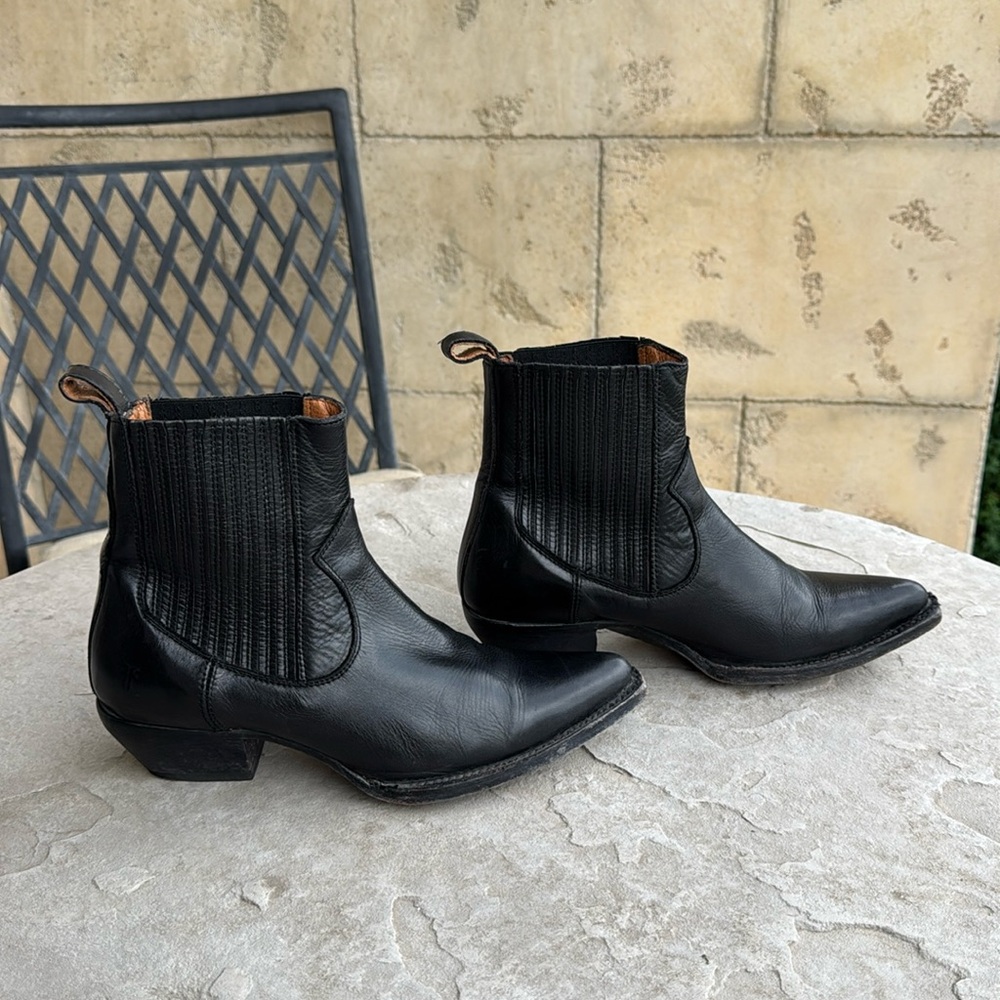 Frye Sacha Chelsea Boots | Black | size 6